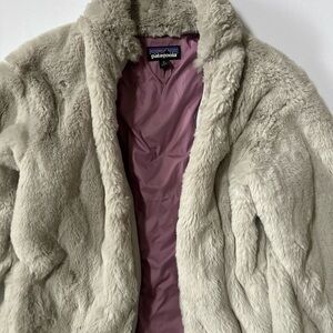 Patagonia Girls Cozy, Minky Jacket gray, XL  (fits women’s 4 petite)